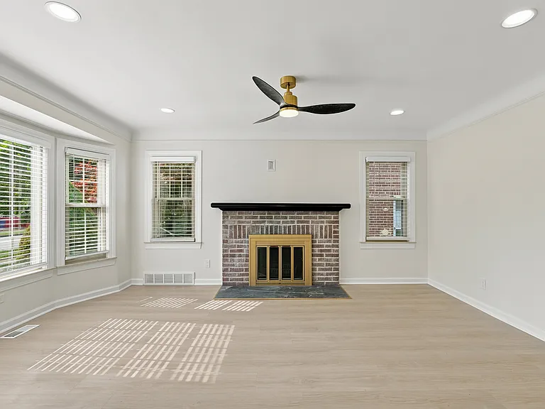 427 N Waverly St — Photo 32