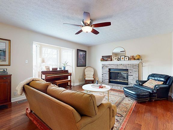 3rd image of 516 Bushwood Dr