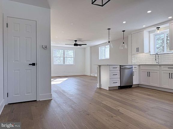 3rd image of 1346 Rainer Rd