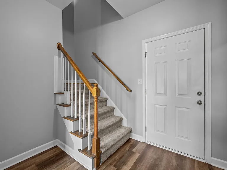 210 Wedgefield Cir — Photo 12