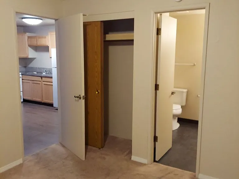 8402 NE 8th Way — Photo 5