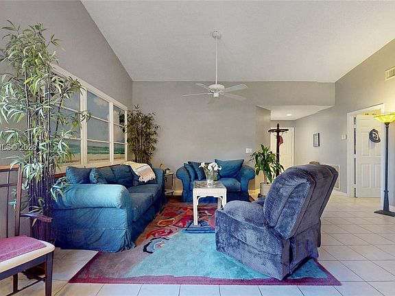 4th image of 2255 SE 6th Pl