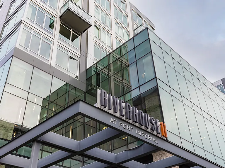 RiverHouse 11 at Port Imperial — Photo 9