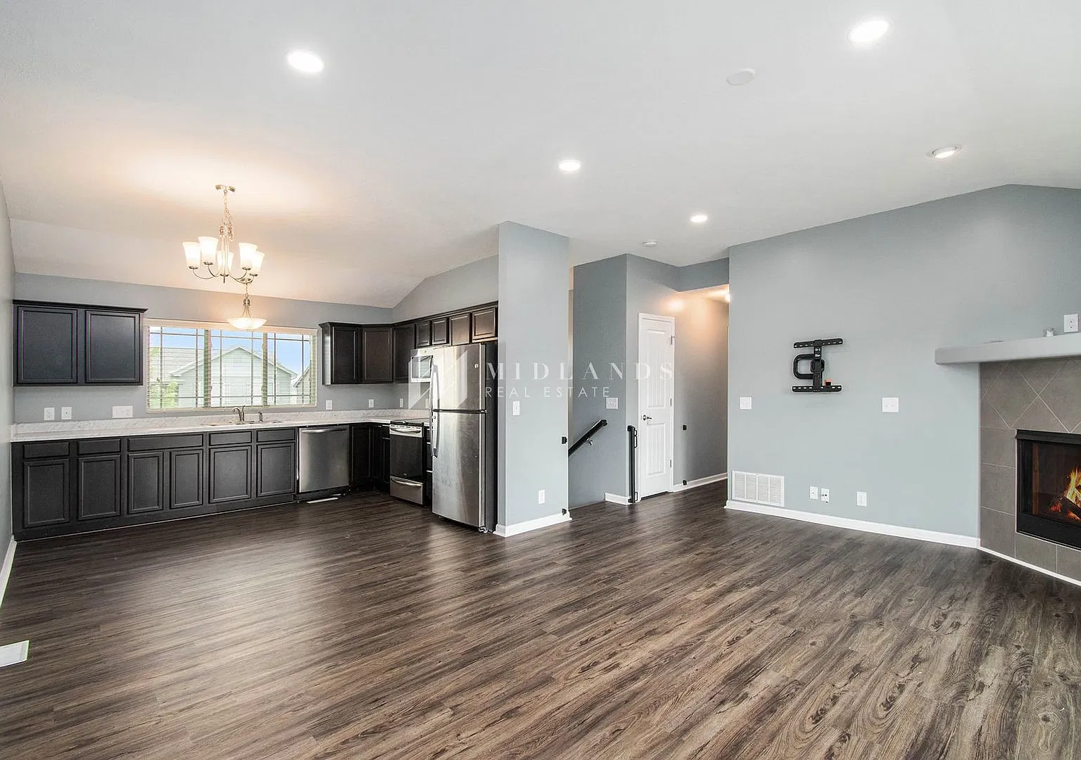 Bennington Split Entry! — Photo 4