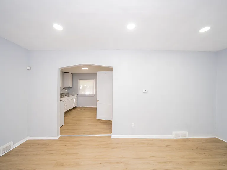 22675 Santa Maria St — Photo 10