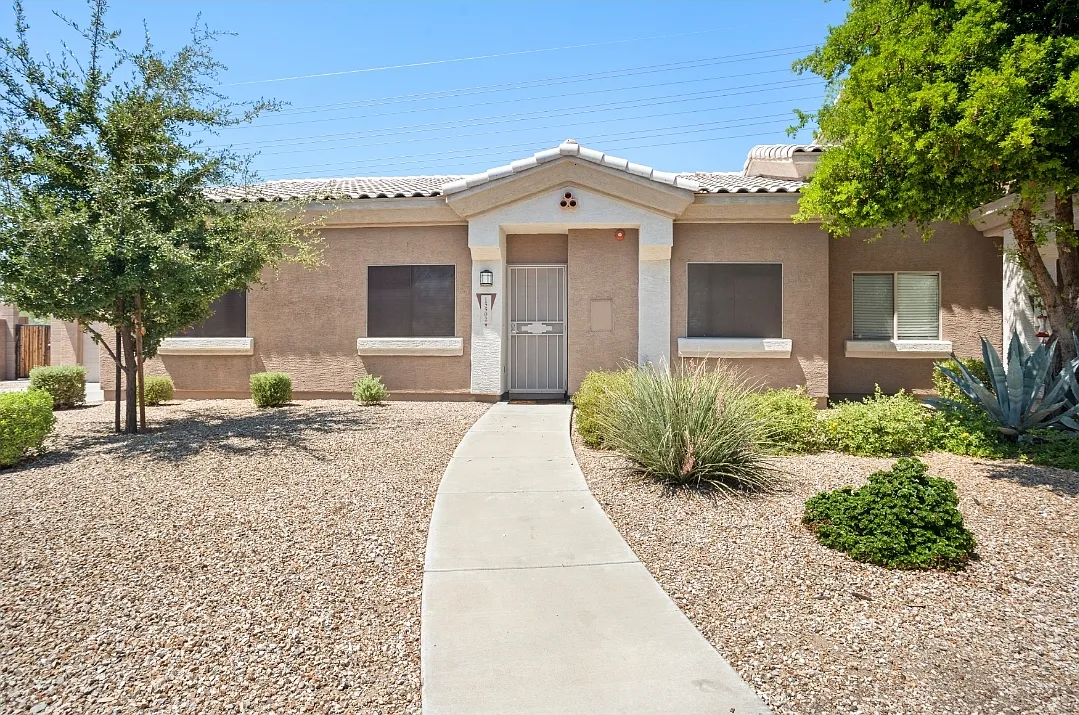 3 bed, 2.5 bath, 1353 sqft, $4,700 — Photo 1