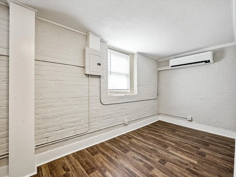 107 NE Roanoke Ave #L2 — Photo 6