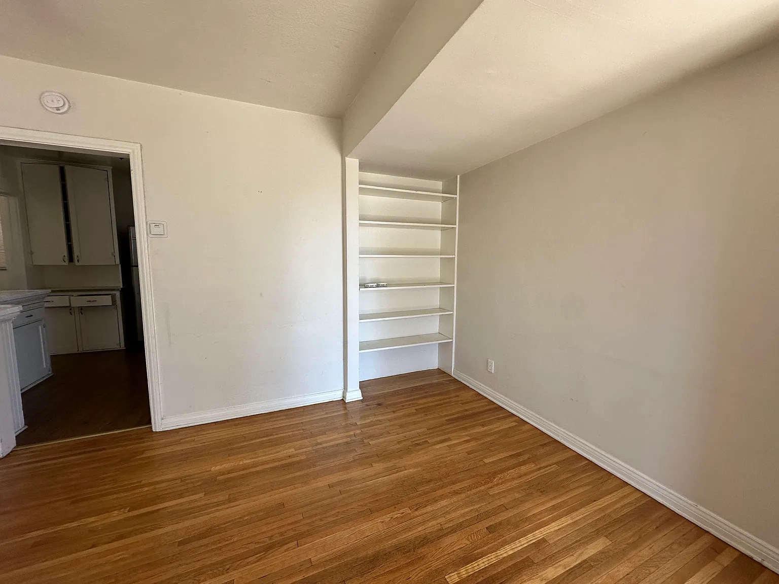 2 bed, 850 sqft, $2,700 — Photo 2