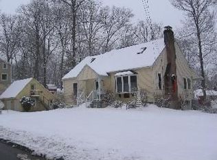 118 Sunset Dr, Wappingers Falls, NY 12590