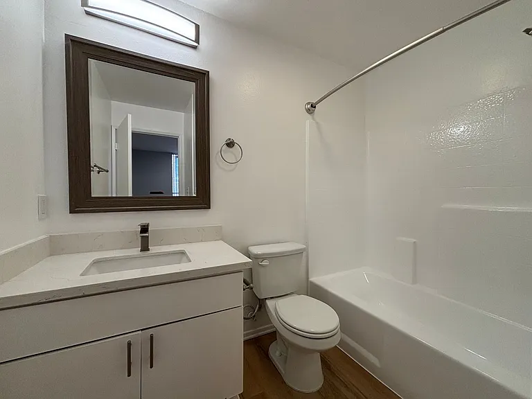 314 South Manhattan Place — Photo 16