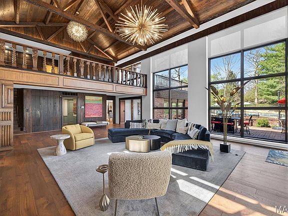 8th image of 10 Vouga Ln
