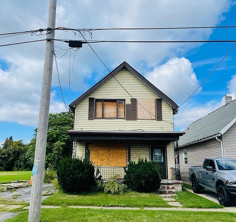 1st image of 220 Lewis St