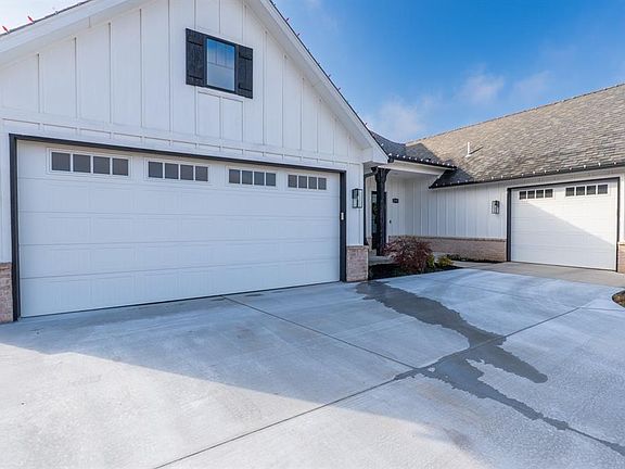 2nd image of 2700 Woodlawn Ct