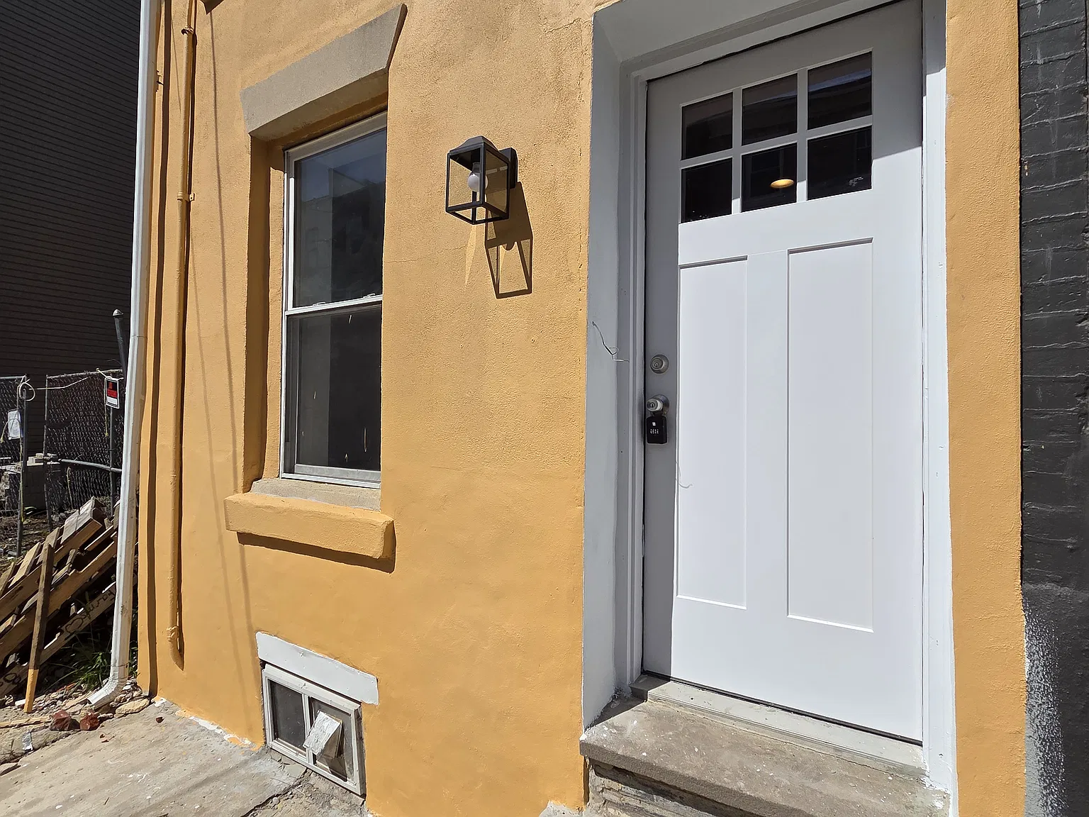 3 bed, 1252 sqft, $2,100 — Photo 3