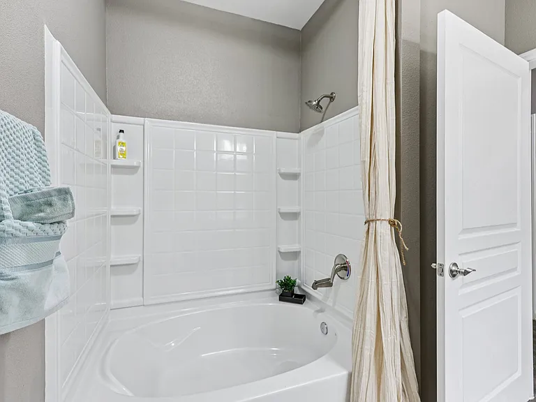 The Landing at Little Elm Apartments — Photo 67