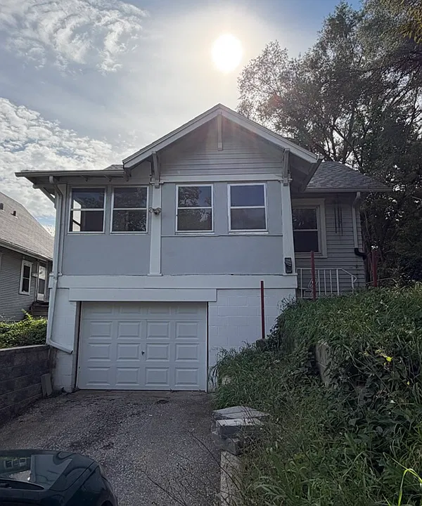 3327 Grand Ave