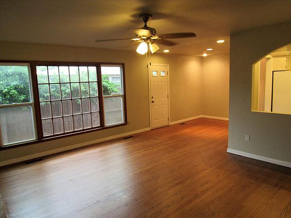 3rd image of 9909 Sunnymeade Pl