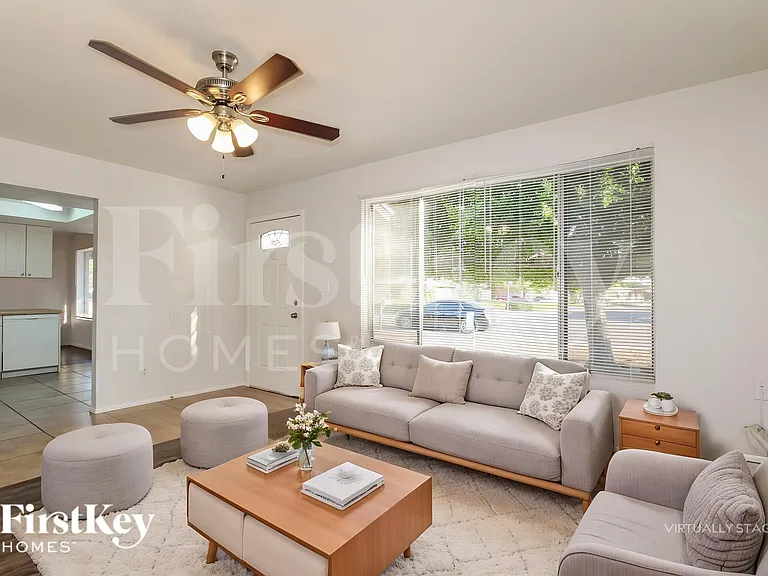 1708 W Behrend Dr — Photo 3
