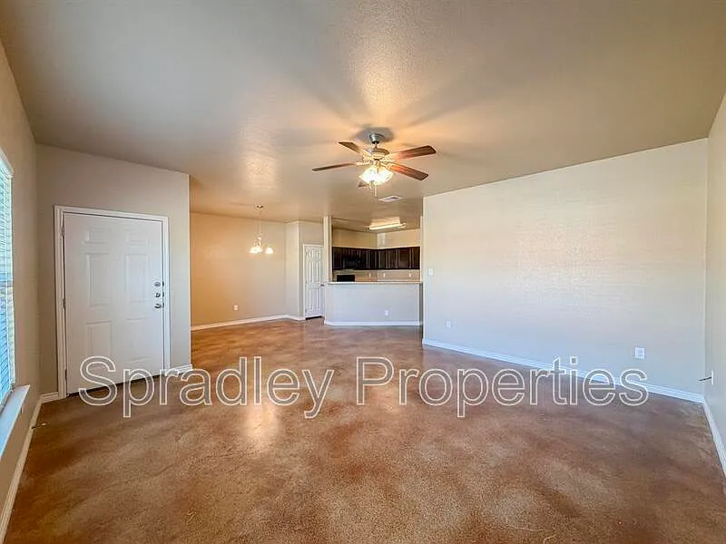 3 bed, 2.0 bath, 1350 sqft, $1,395 — Photo 2