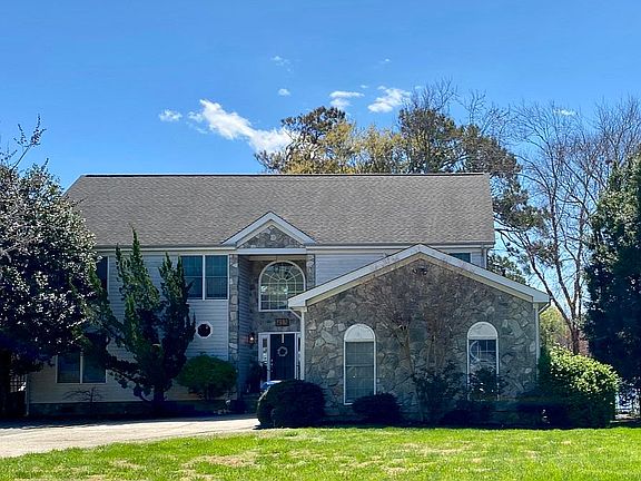 2nd image of 413 Croatan Hills Dr