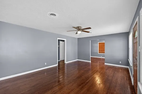 3223 Topeka St — Photo 6
