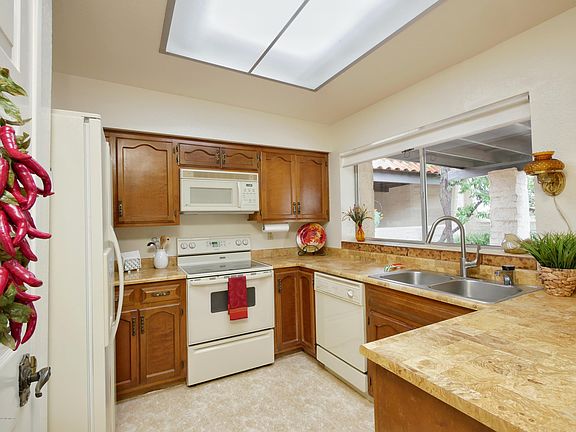 3rd image of 627 W Placita Nueva