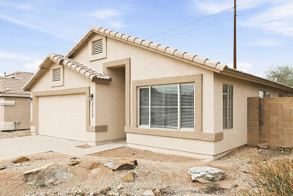 4 bed, 2.0 bath, 1888 sqft, $2,460 — Photo 3