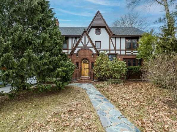 1950 Connaught Ave, Halifax, NS B3H 4E1