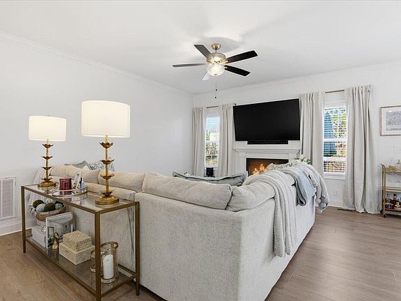 3rd image of 30 Sunrise Ct