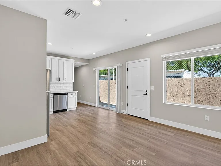8414 Burnet Ave — Photo 6