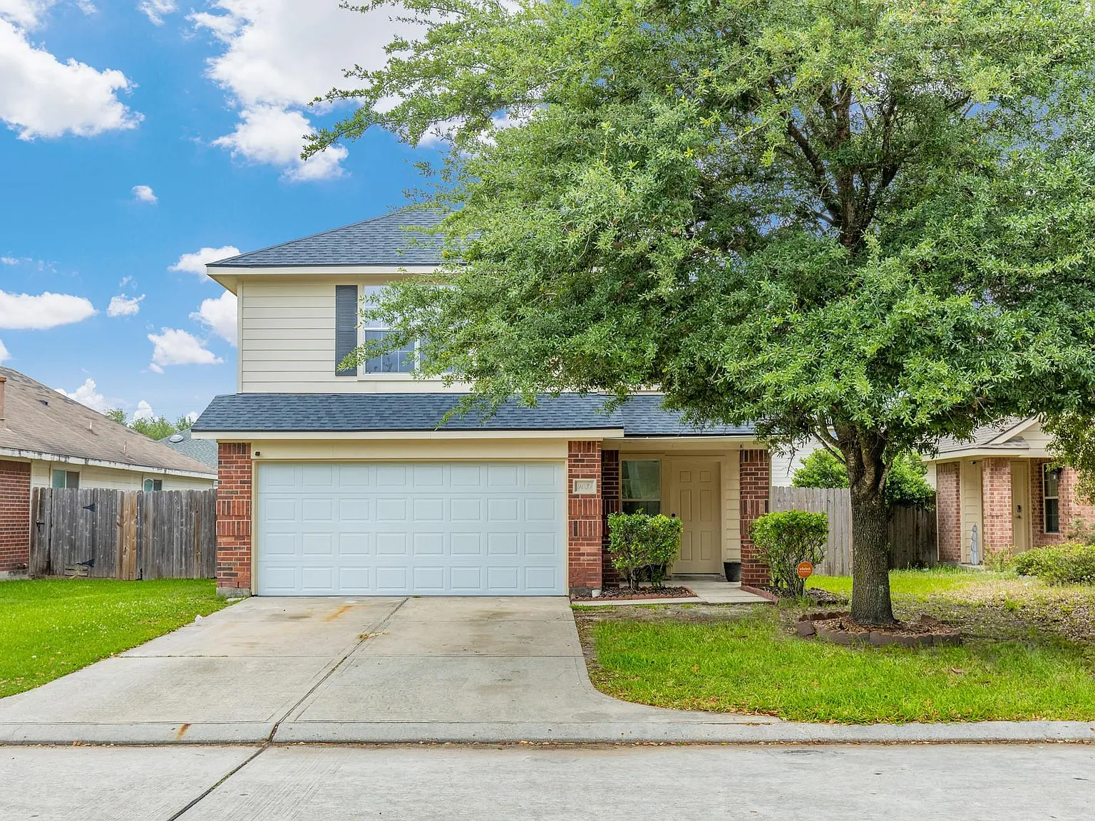 4 bed, 2.5 bath, 2340 sqft, $2,200 — Photo 2