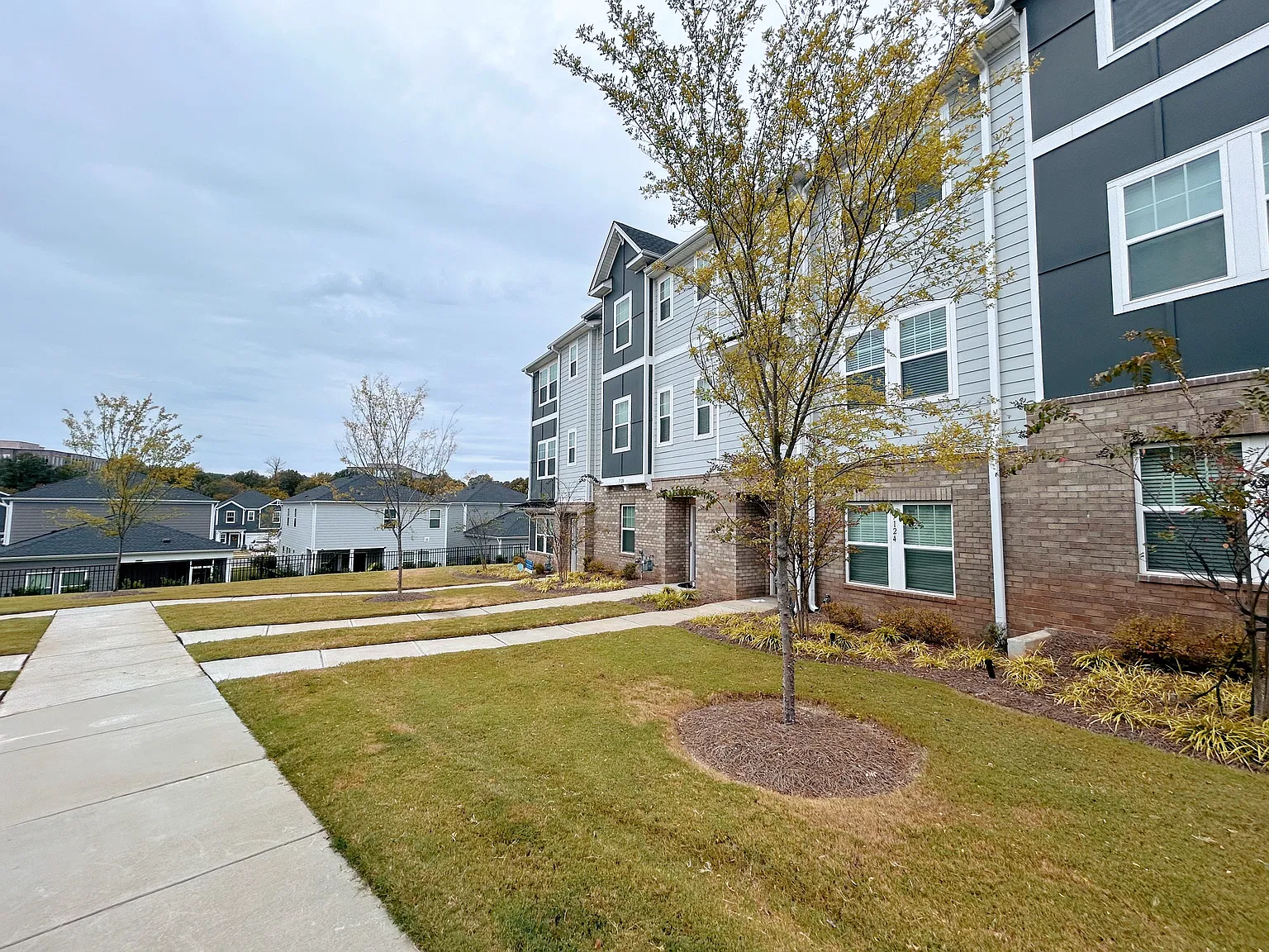 4 bed, 2003 sqft, $2,235 — Photo 1
