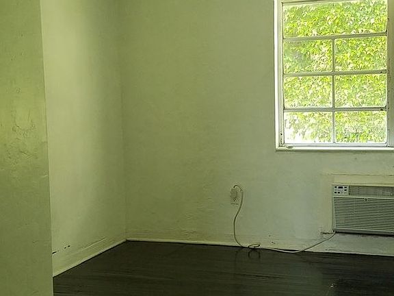 5th image of 1352 Euclid Ave APT 5