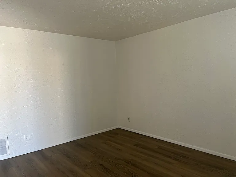Modern & Spacious 1 Bedroom Apts - Quality SE Community — Photo 32