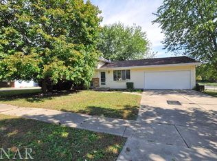 1301 Nicki Dr, Bloomington, IL