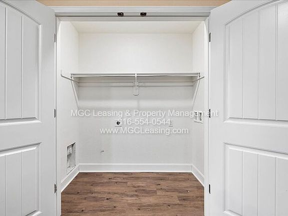 5th image of 2110 Hickoryleaf Ln