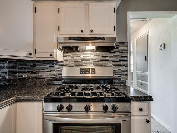 5th image of 625 Askew Dr