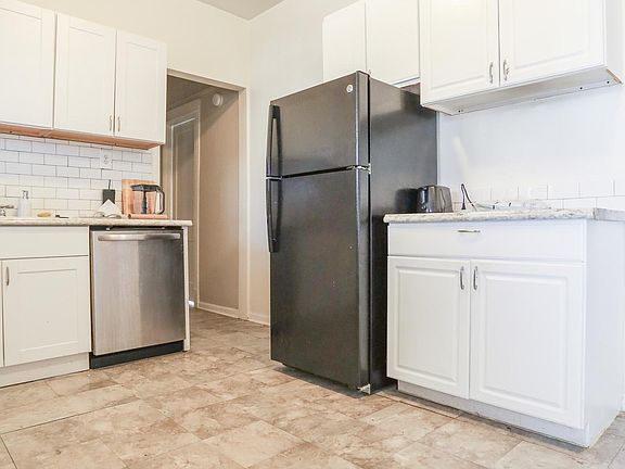 2nd image of 1447.5 W Argyle St #1