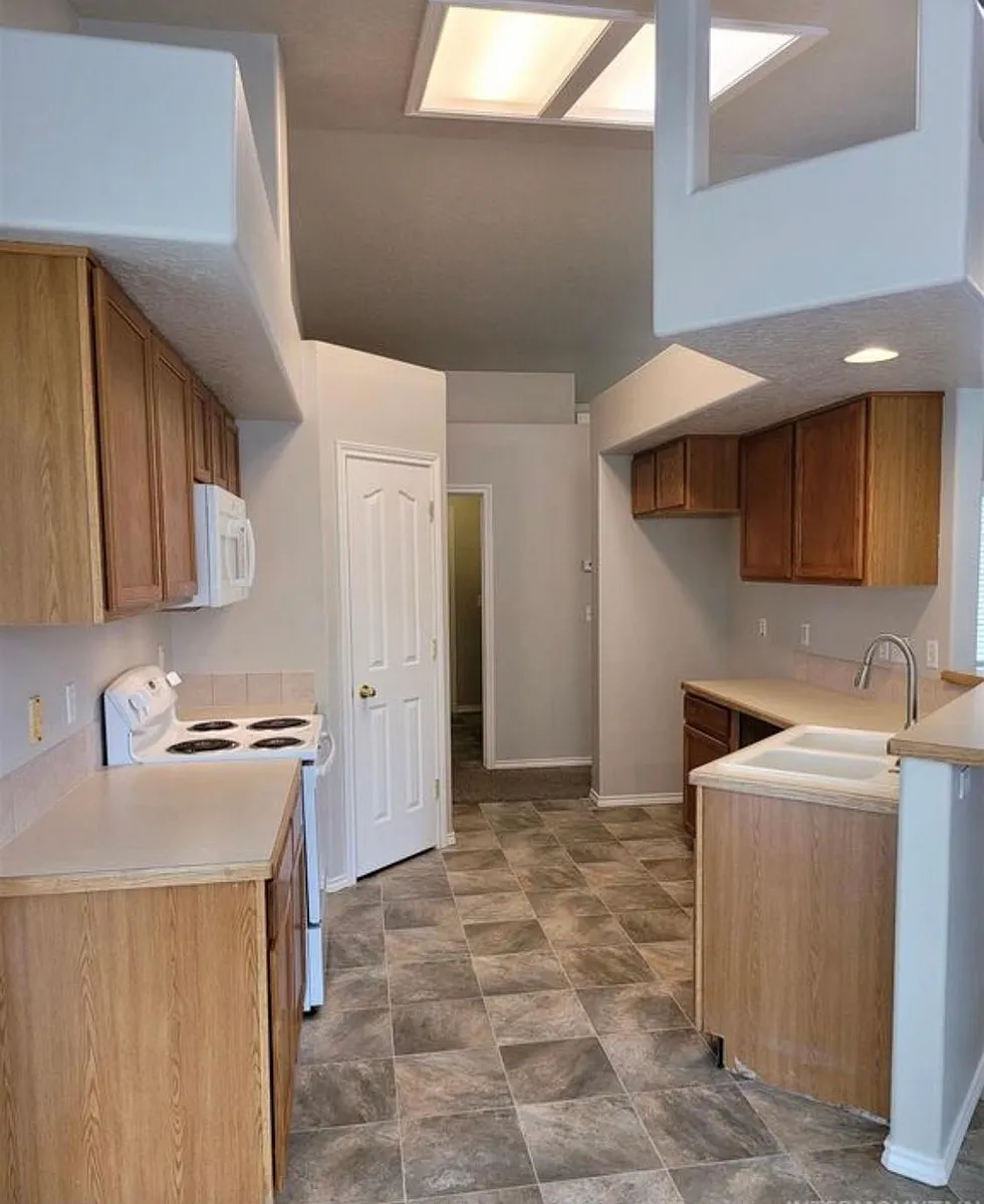 Building Photo - 6427 E Dannsmore Dr