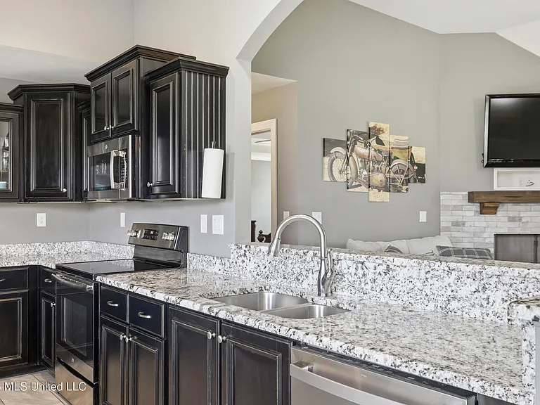 5353 Keating Dr — Photo 9