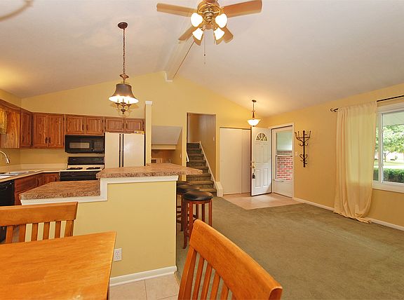 4th image of 372 Beeler Dr