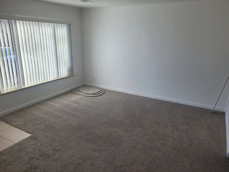 1025 Brentwood St — Photo 3