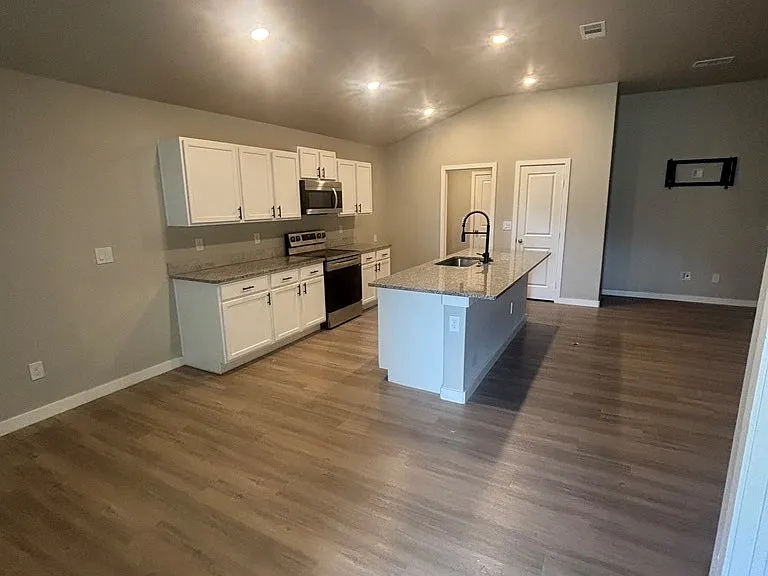 2827 Battle Ave — Photo 4