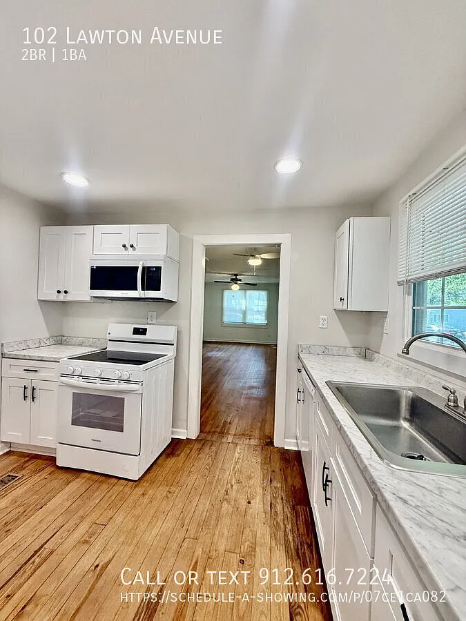 "Charming 2-Bedroom Retreat in Savannah Cozy 920 Sq Ft Home at 102 Lawton Avenue!" — Photo 3