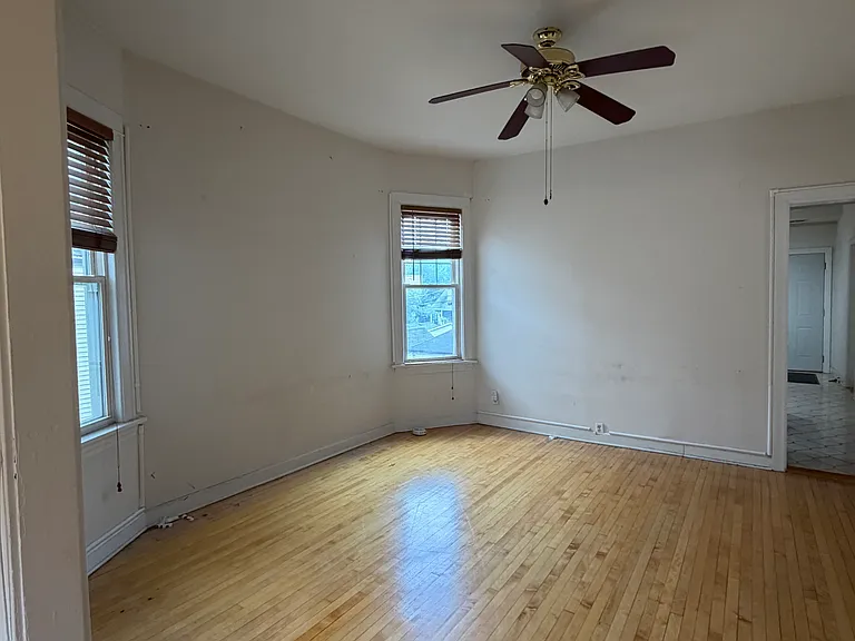 3319 W Berteau Ave #2 — Photo 7