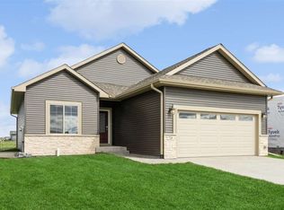765 Chamberlin Ln, North Liberty, IA 52317