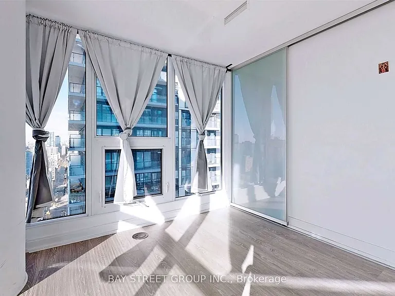 181 Dundas St E #4311 — Photo 15