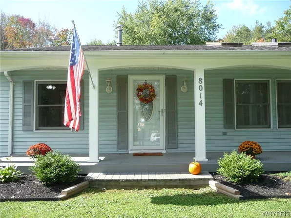 8014 Zimmerman Rd, Hamburg, NY 14075