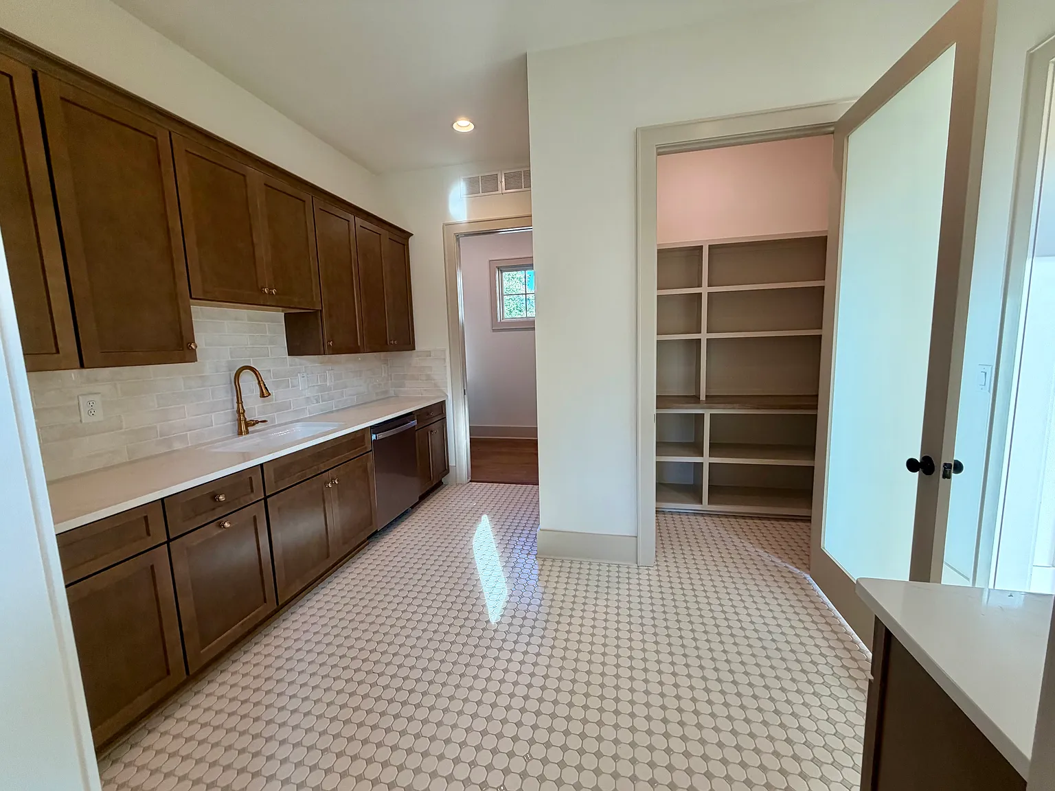 4 bed, 3.5 bath, 3438 sqft, $7,000 — Photo 3