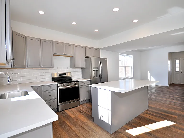 309 Main St — Photo 11